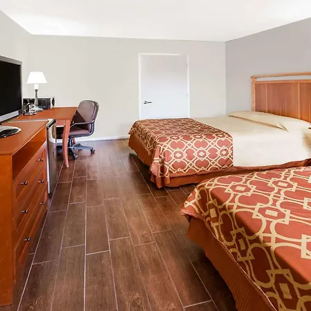 Knights Inn Ontario-2